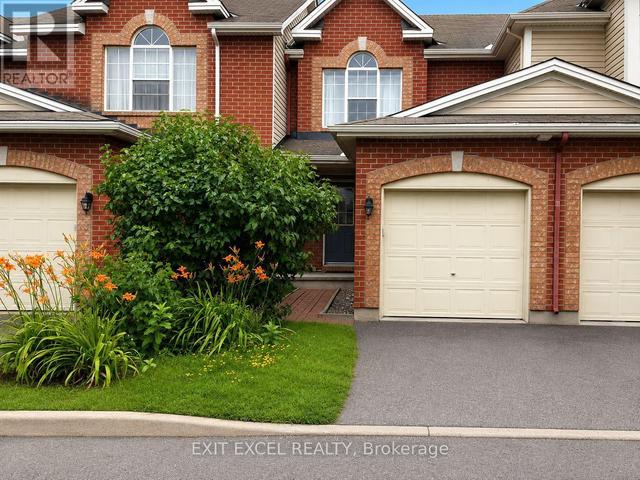 17 HEARTLEAF PRIVATE  Ottawa, ON K1T 3Z9
