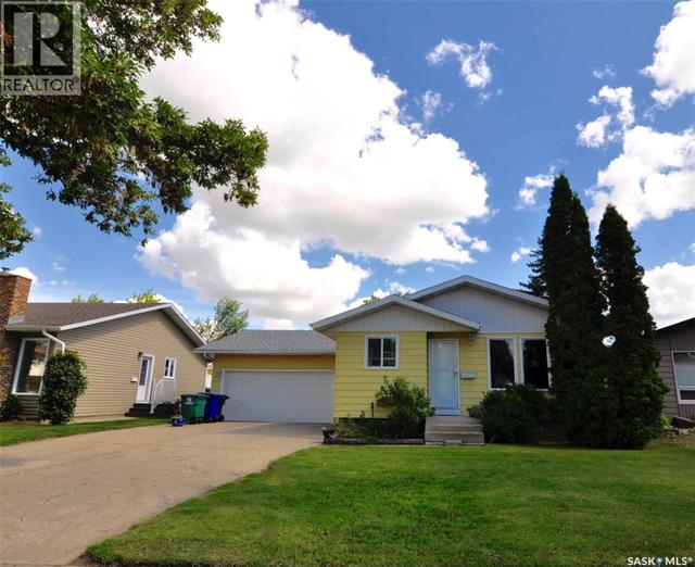 407 Wathaman CRESCENT  Saskatoon, SK S7K 4P8