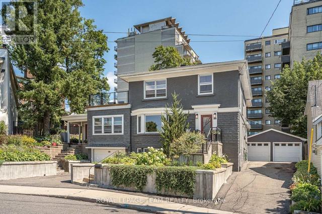 111 IVY CRESCENT  Ottawa, ON K1M 1Y1