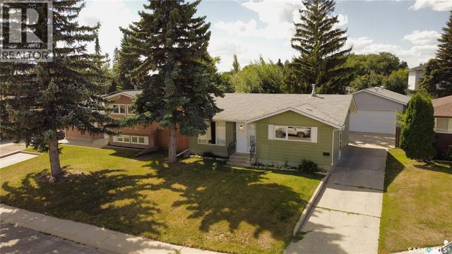 142 BLAKE PLACE  Saskatoon, SK S7M 4C1