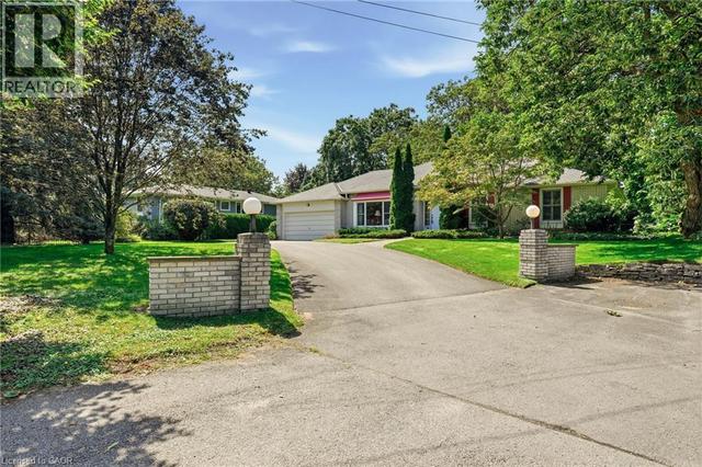 359 LARK Avenue Burlington, ON L7T 2T1