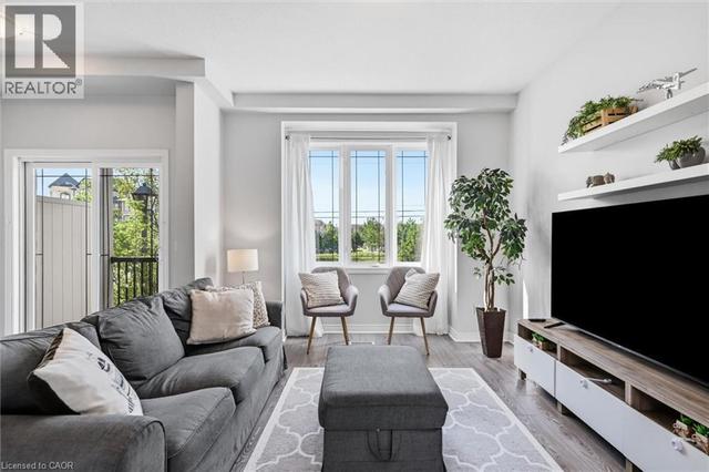 2985 JACKSON Drive Unit# 10  Burlington, ON L7M 0W2