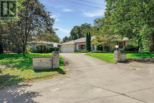 359 LARK AVENUE Burlington, ON L7T 2T1