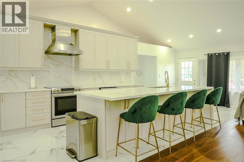 Vaulted ceiling with recessed lighting - 107 6Th Line Line, Caledonia, ON - Indoor Photo Showing Kitchen With Upgraded Kitchen