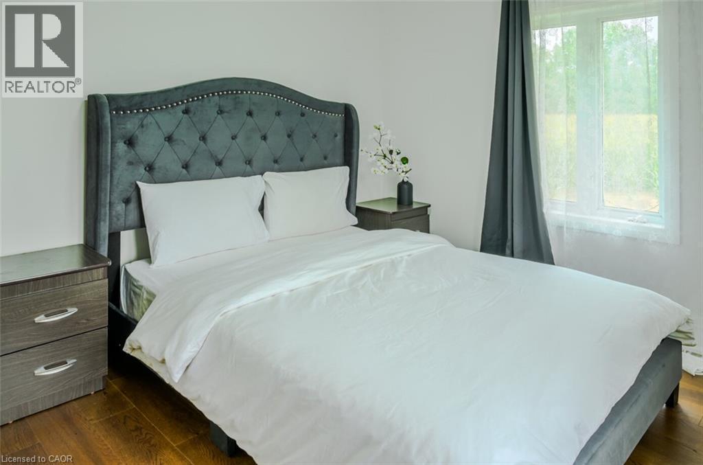 Hardwood-style flooring throughout - 107 6Th Line Line, Caledonia, ON - Indoor Photo Showing Bedroom