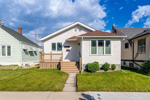 1095 Downing Street  Winnipeg, MB R3G 2E1