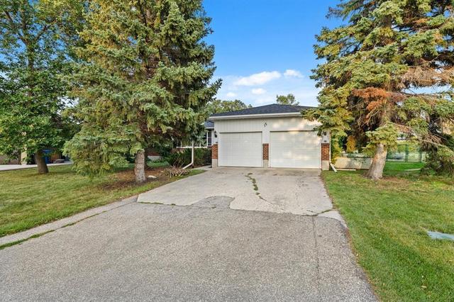 15 Pine Valley Drive  Winnipeg, MB R3K 1X7