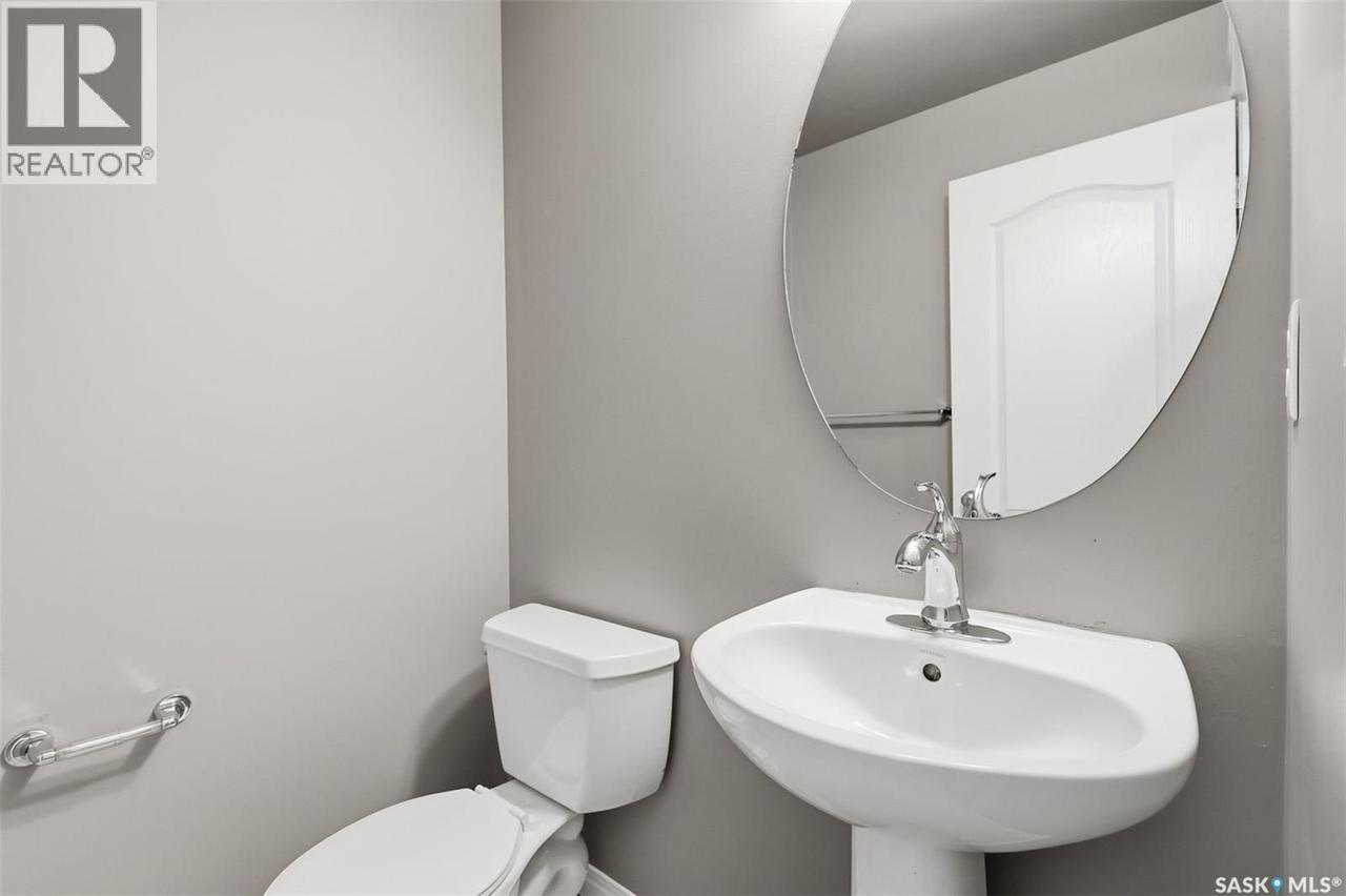 7 110 Dulmage Crescent, Saskatoon, SK - Indoor Photo Showing Bathroom