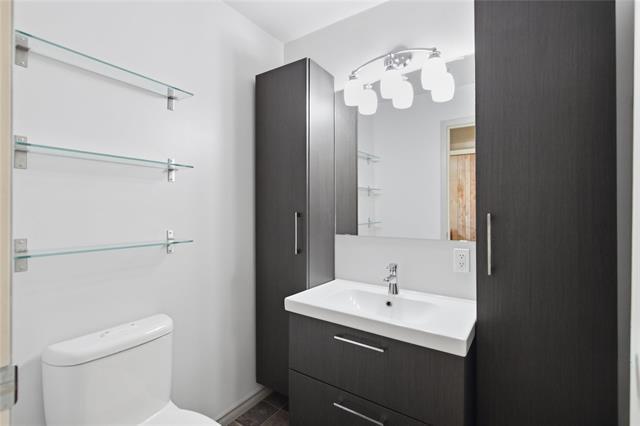 595 Matheson Ave, Winnipeg, MB - Indoor Photo Showing Bathroom