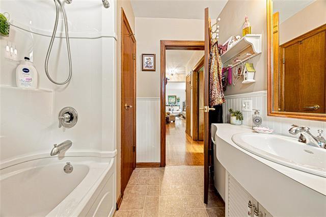 367 Colvin Ave, Winnipeg, MB - Indoor Photo Showing Bathroom