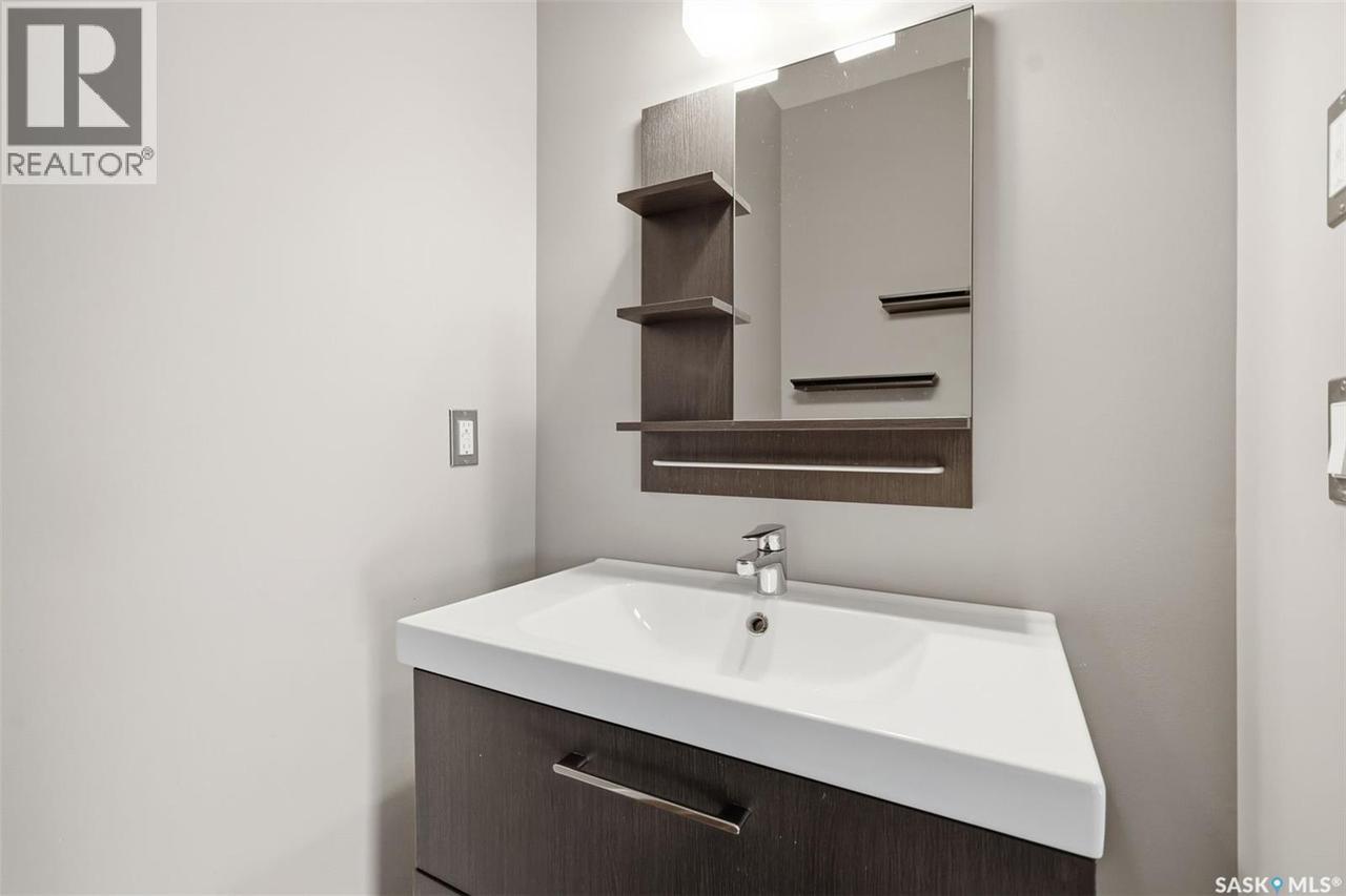 451 Veltkamp Crescent, Saskatoon, SK - Indoor Photo Showing Bathroom
