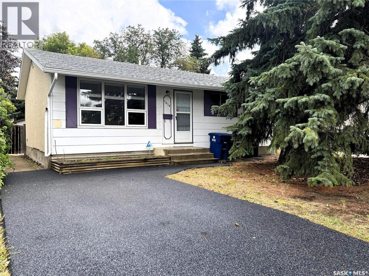 1619 Vickies Avenue, Saskatoon, SK - Outdoor