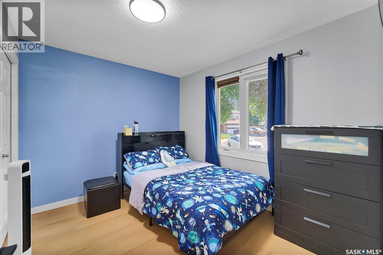 19 Barr Place, Saskatoon, SK - Indoor Photo Showing Bedroom