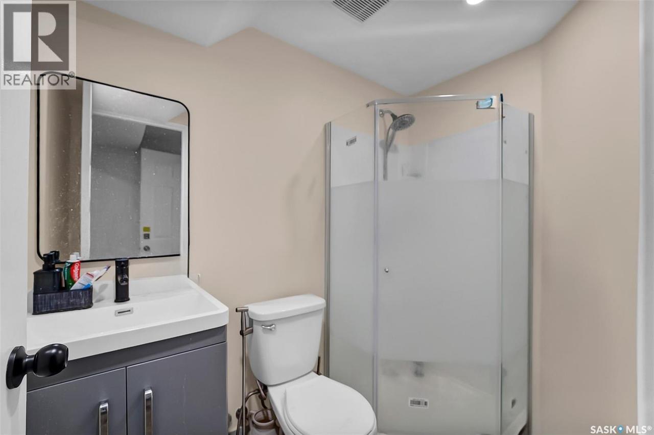 19 Barr Place, Saskatoon, SK - Indoor Photo Showing Bathroom