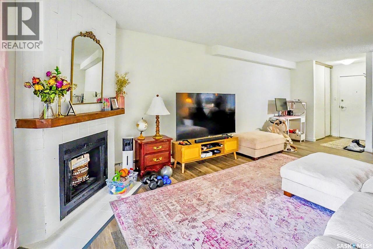 108 802B Kingsmere Boulevard, Saskatoon, SK - Indoor Photo Showing Living Room With Fireplace