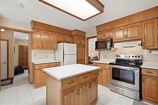 10 Mitchelson Way, Winnipeg, MB - Indoor Photo Showing Kitchen