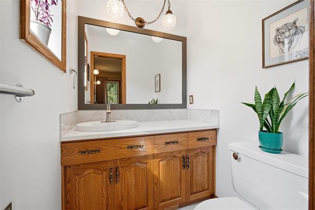 10 Mitchelson Way, Winnipeg, MB - Indoor Photo Showing Bathroom