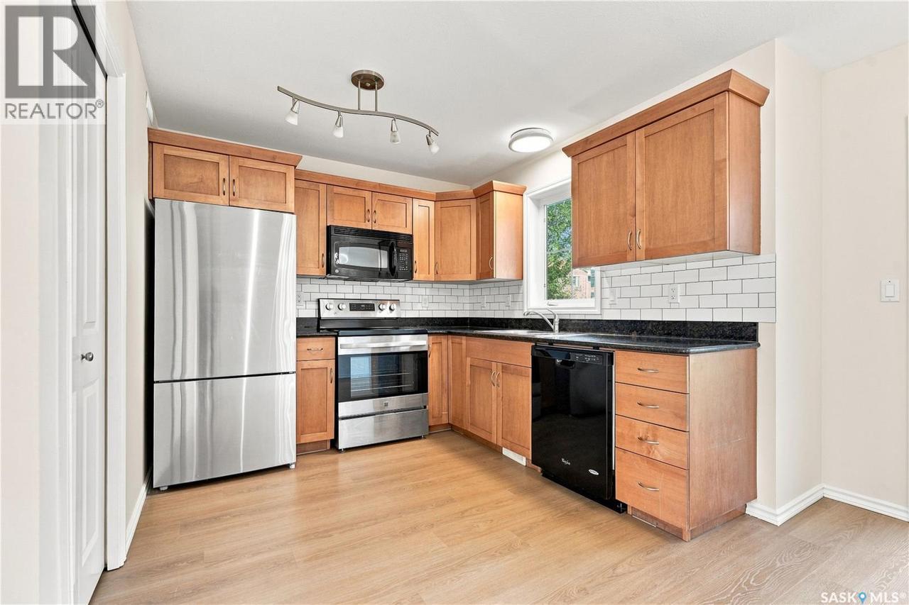 303 303 Slimmon Place, Saskatoon, SK - Indoor Photo Showing Kitchen With Double Sink