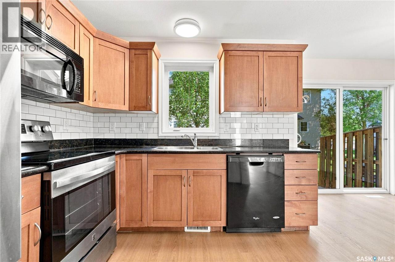 303 303 Slimmon Place, Saskatoon, SK - Indoor Photo Showing Kitchen With Double Sink