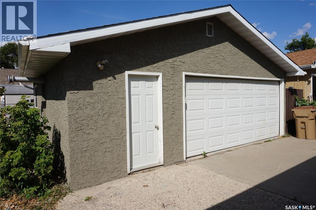 91 Plant Crescent, Regina, SK - Outdoor With Exterior