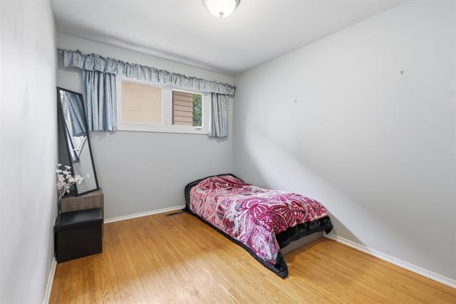 82 Linacre Rd, Winnipeg, MB - Indoor Photo Showing Bedroom