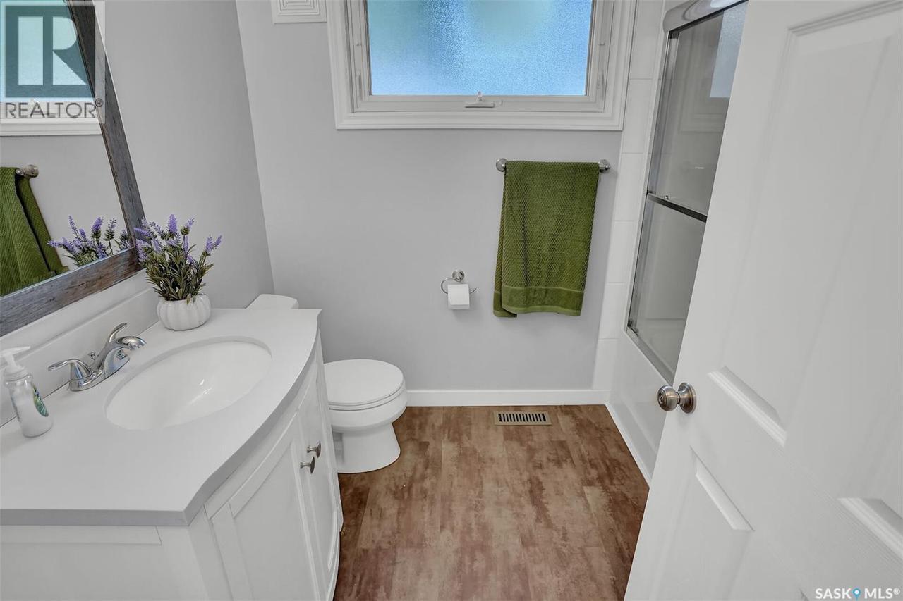 209 Douglas Avenue E, Regina, SK - Indoor Photo Showing Bathroom