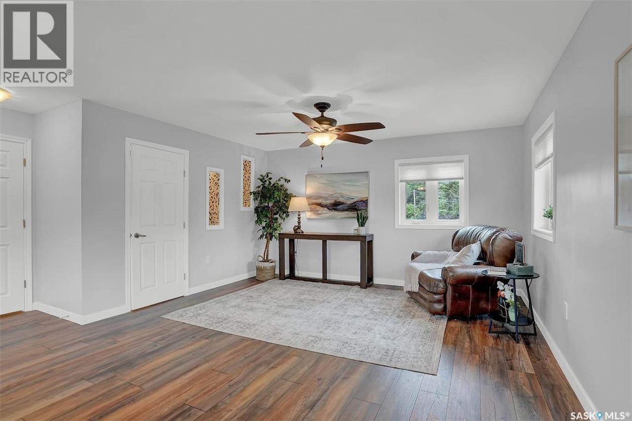 209 Douglas Avenue E, Regina, SK - Indoor Photo Showing Other Room