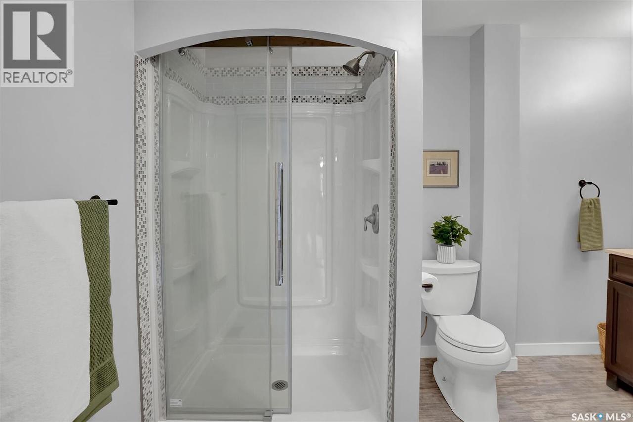 209 Douglas Avenue E, Regina, SK - Indoor Photo Showing Bathroom