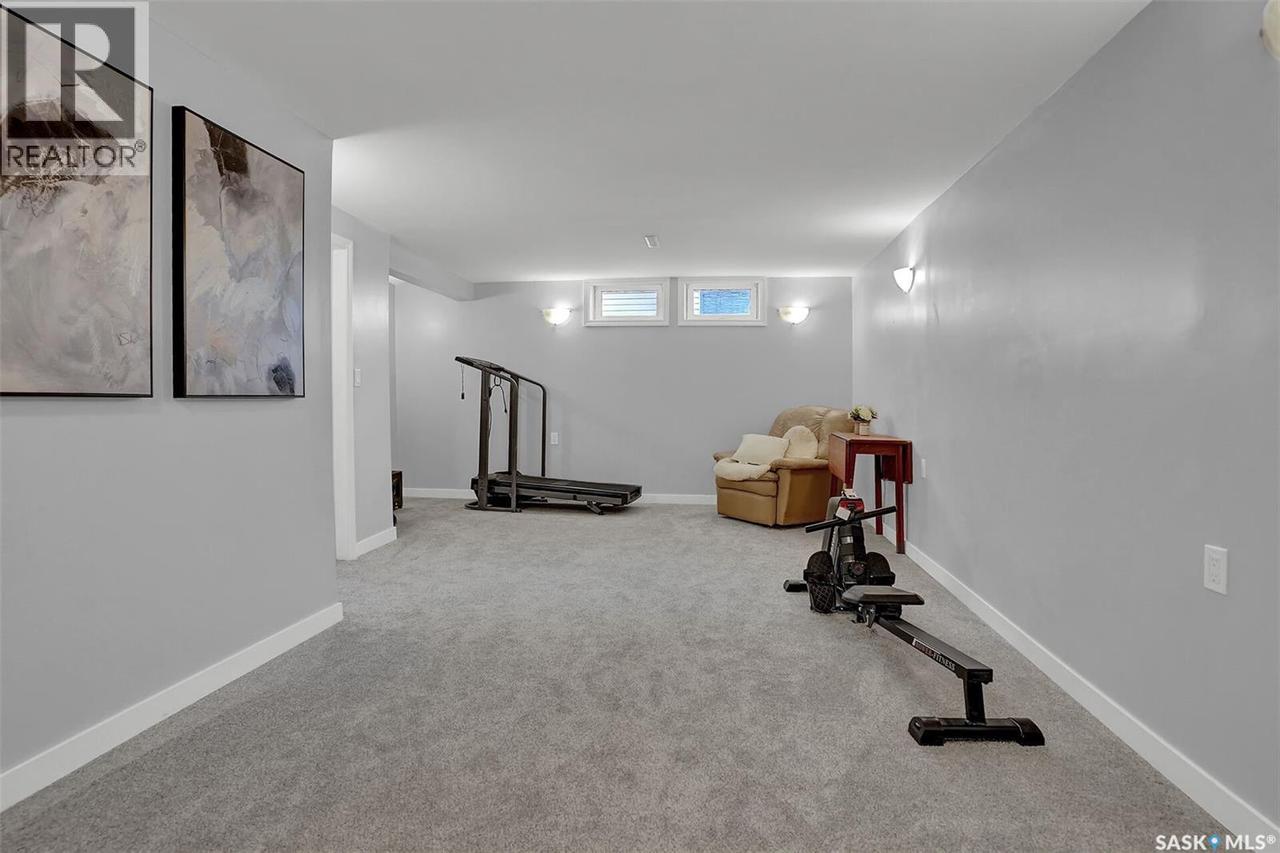209 Douglas Avenue E, Regina, SK - Indoor Photo Showing Gym Room