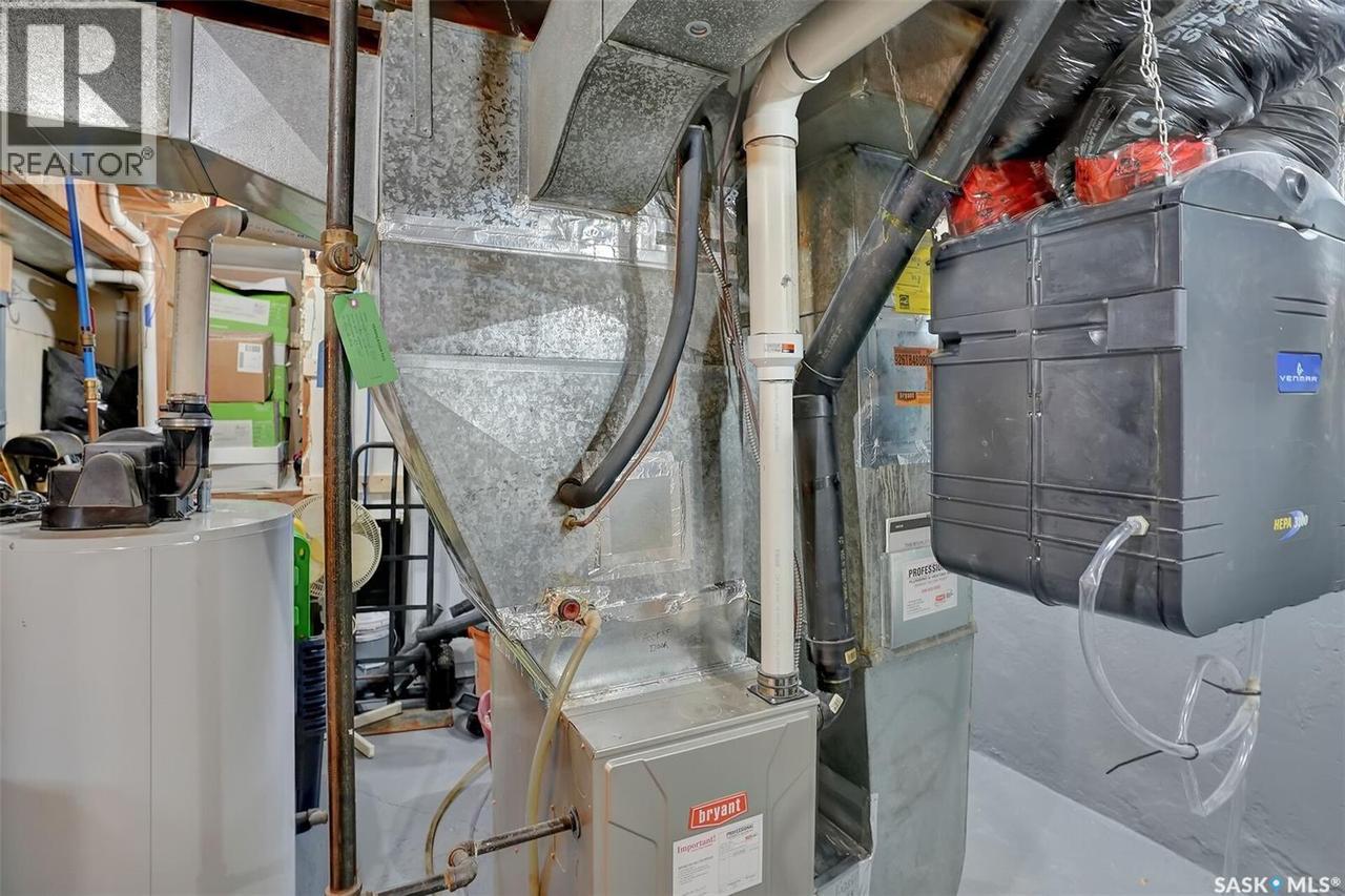 209 Douglas Avenue E, Regina, SK - Indoor Photo Showing Basement