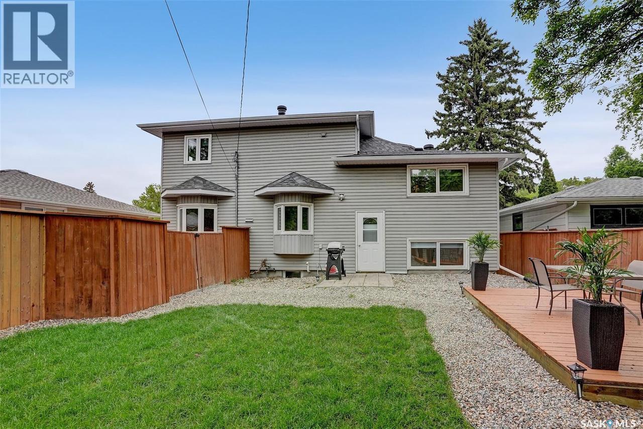 209 Douglas Avenue E, Regina, SK - Outdoor