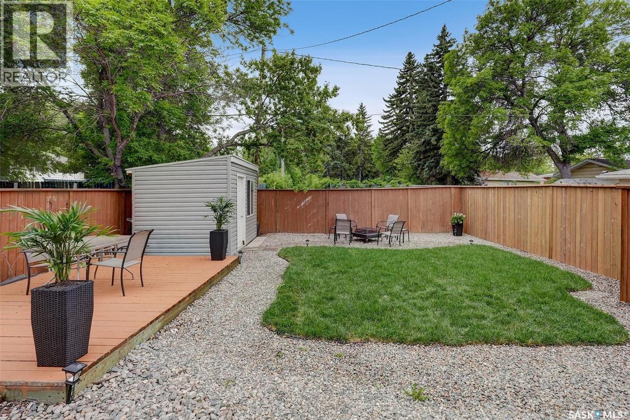 209 Douglas Avenue E, Regina, SK - Outdoor