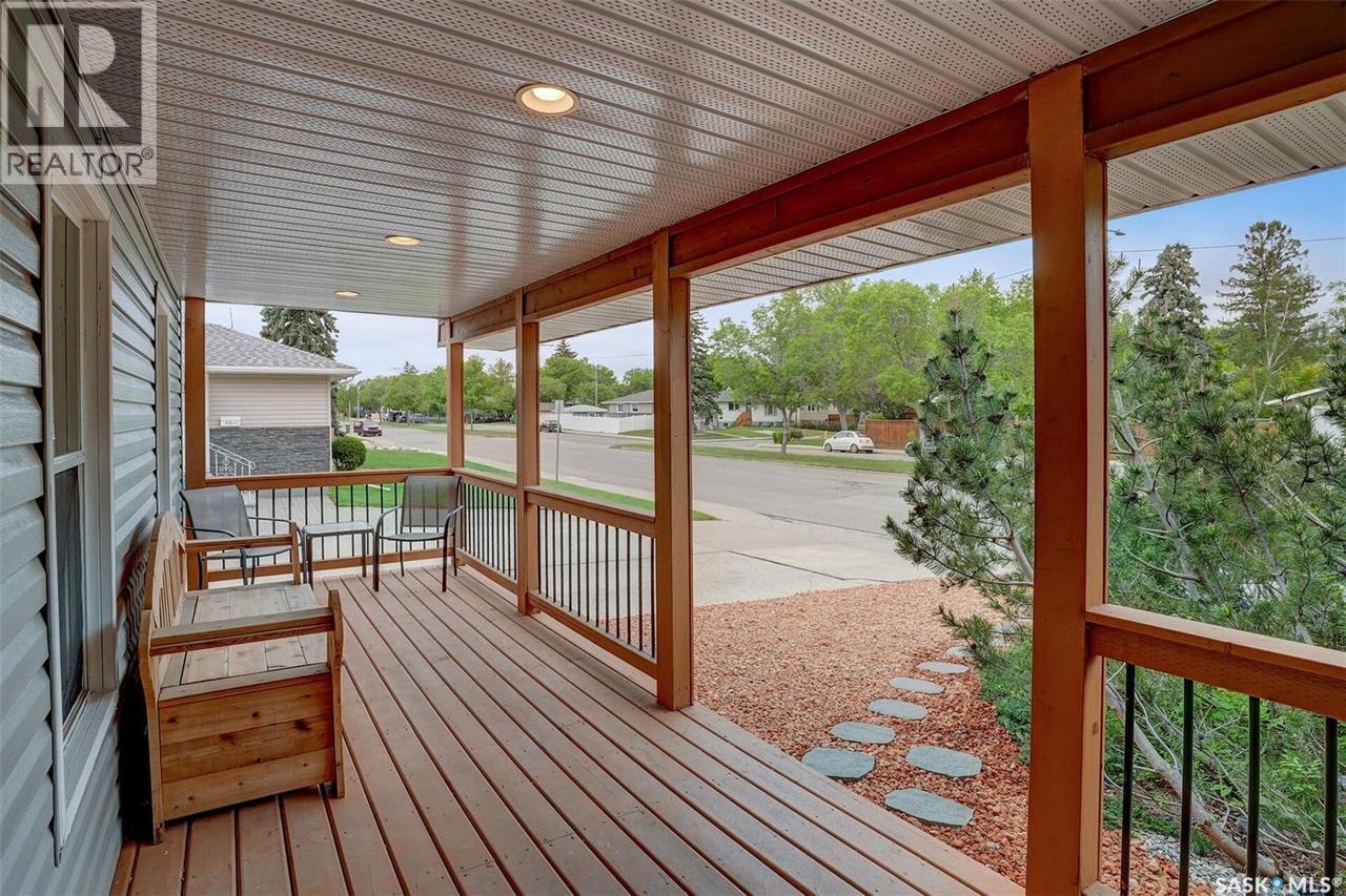 209 Douglas Avenue E, Regina, SK - Outdoor With Deck Patio Veranda With Exterior