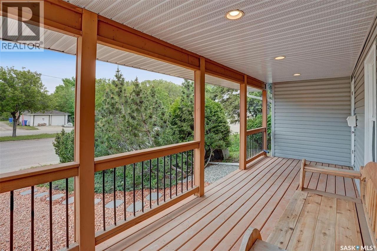 209 Douglas Avenue E, Regina, SK - Outdoor With Deck Patio Veranda With Exterior