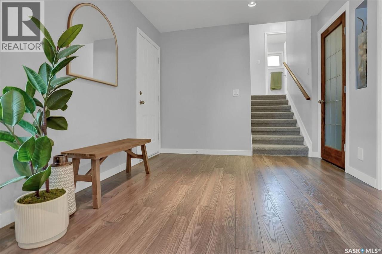 209 Douglas Avenue E, Regina, SK - Indoor Photo Showing Other Room