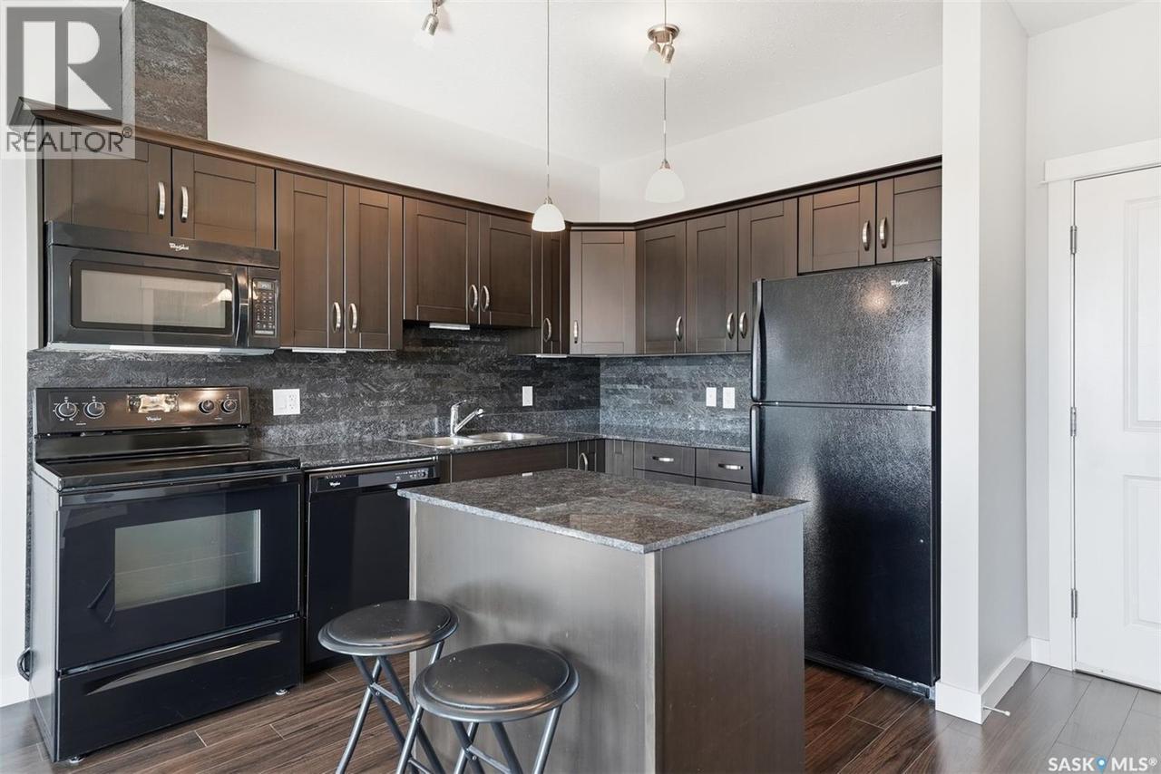 305 714 Hart Road, Saskatoon, SK - Indoor Photo Showing Kitchen With Upgraded Kitchen