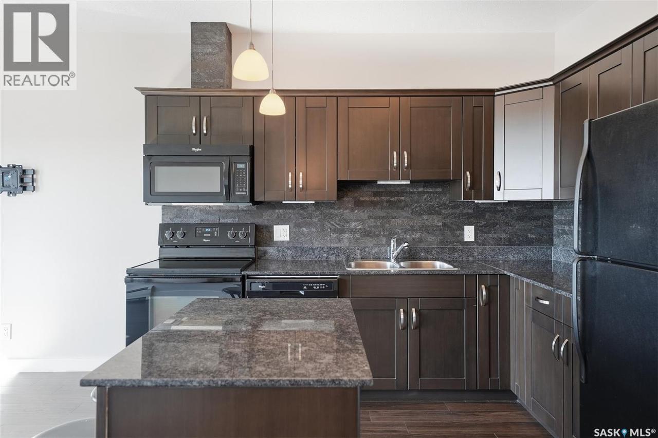 305 714 Hart Road, Saskatoon, SK - Indoor Photo Showing Kitchen With Double Sink With Upgraded Kitchen