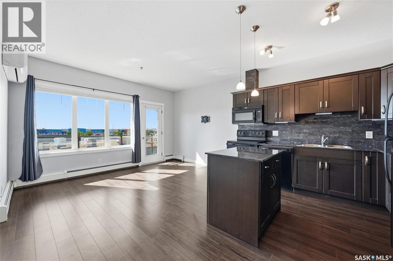 305 714 Hart Road, Saskatoon, SK - Indoor Photo Showing Kitchen