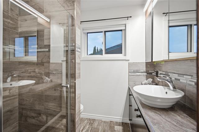 3 Attache Pl, Winnipeg, MB - Indoor Photo Showing Bathroom