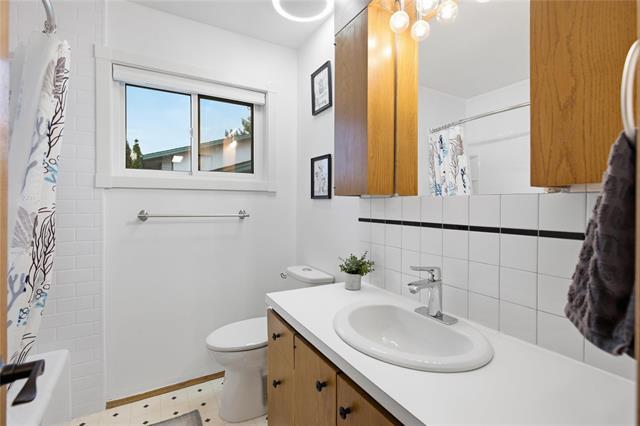 3 Attache Pl, Winnipeg, MB - Indoor Photo Showing Bathroom
