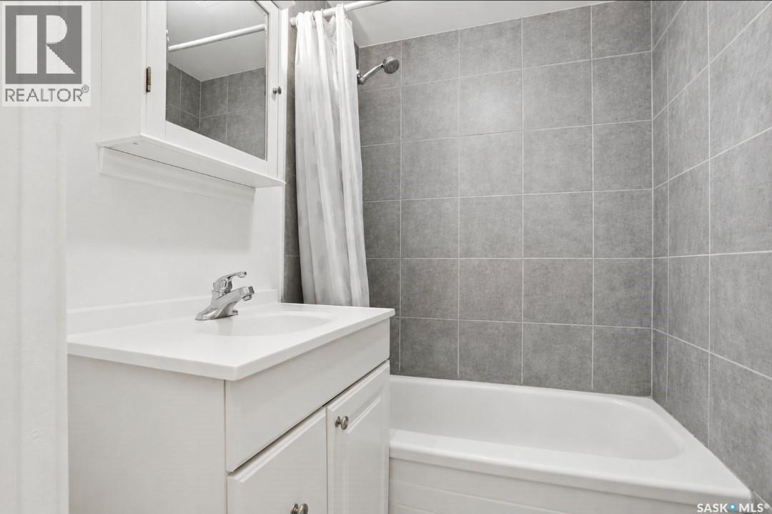 610 Albert Avenue, Saskatoon, SK - Indoor Photo Showing Bathroom