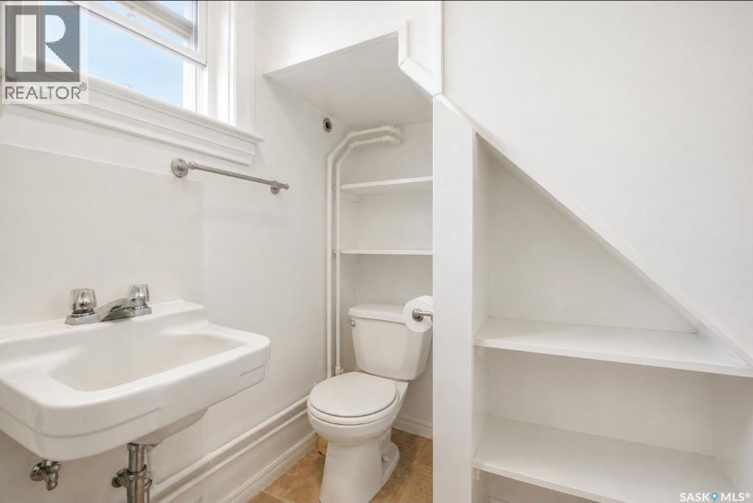 610 Albert Avenue, Saskatoon, SK - Indoor Photo Showing Bathroom
