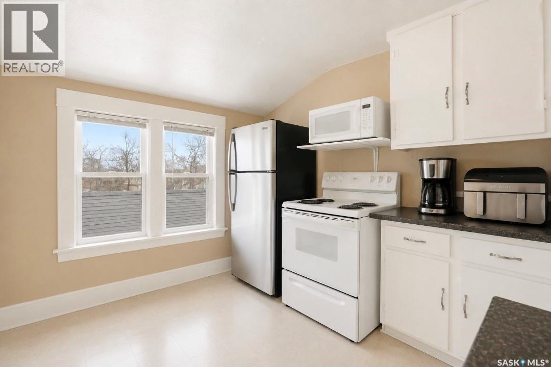 610 Albert Avenue, Saskatoon, SK - Indoor Photo Showing Kitchen