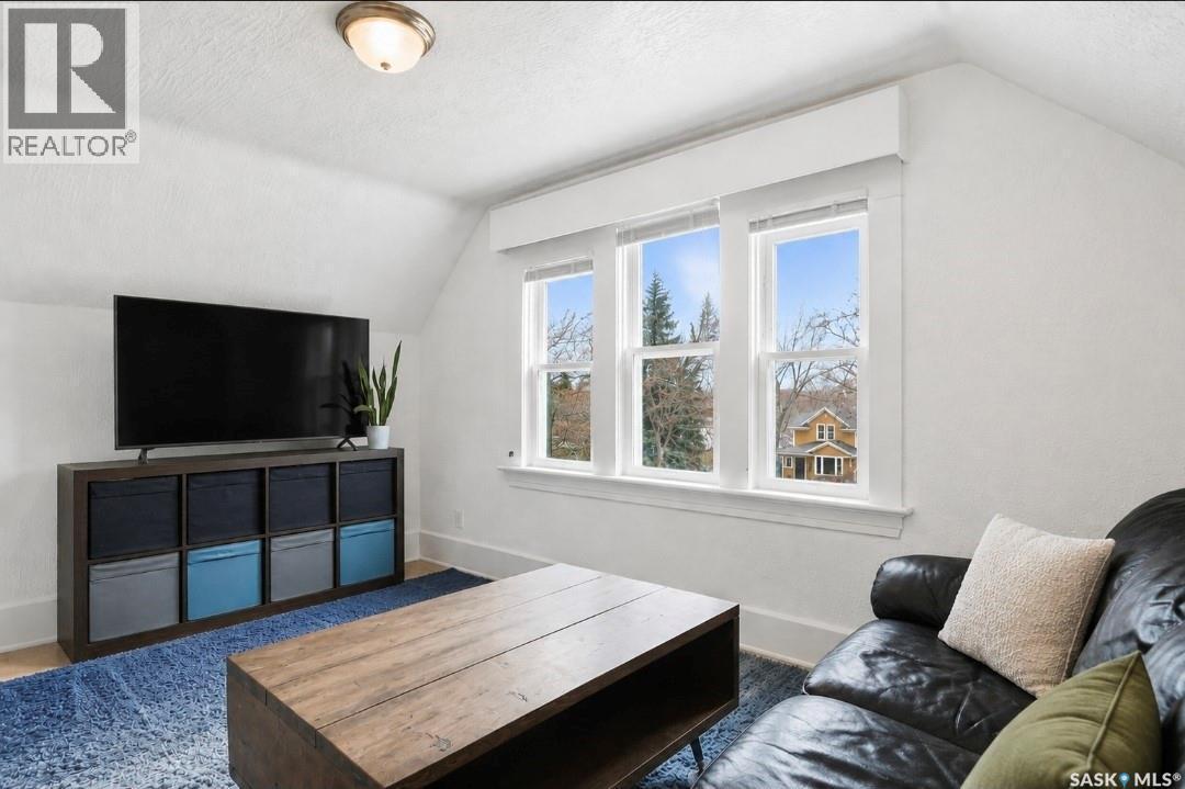 610 Albert Avenue, Saskatoon, SK - Indoor Photo Showing Living Room