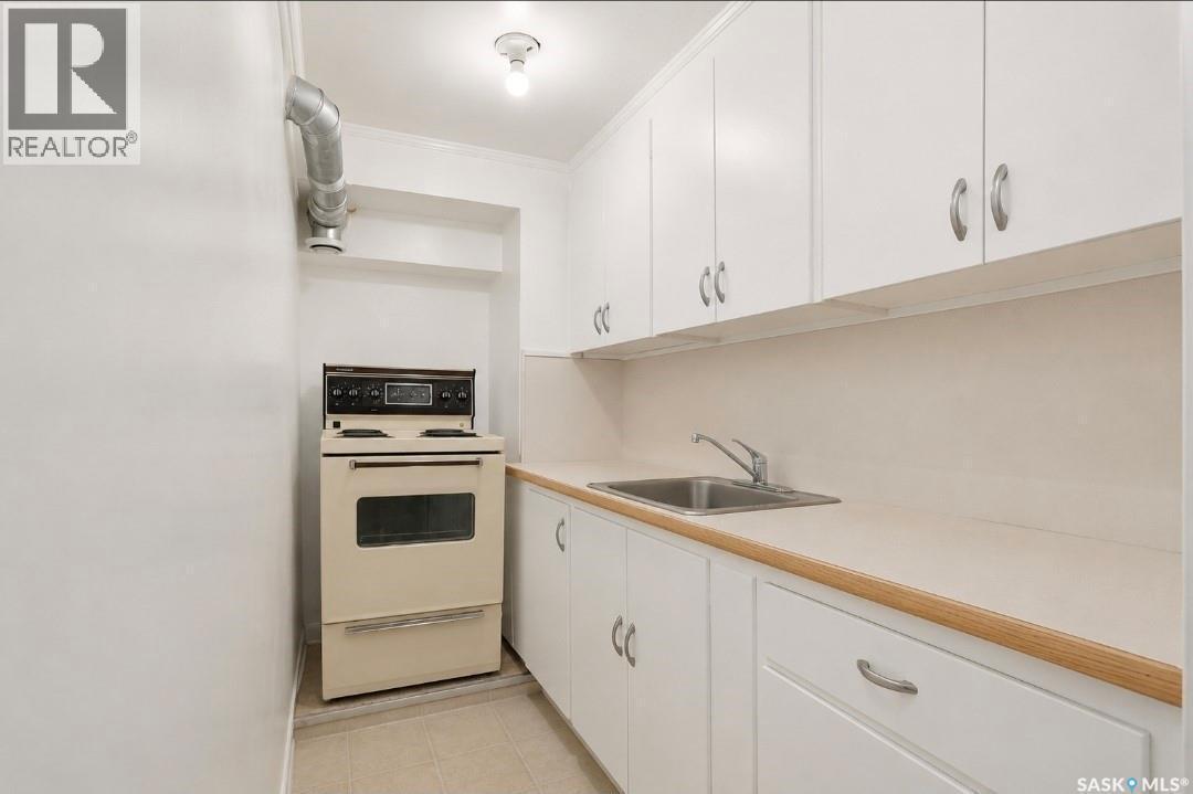 610 Albert Avenue, Saskatoon, SK - Indoor Photo Showing Kitchen