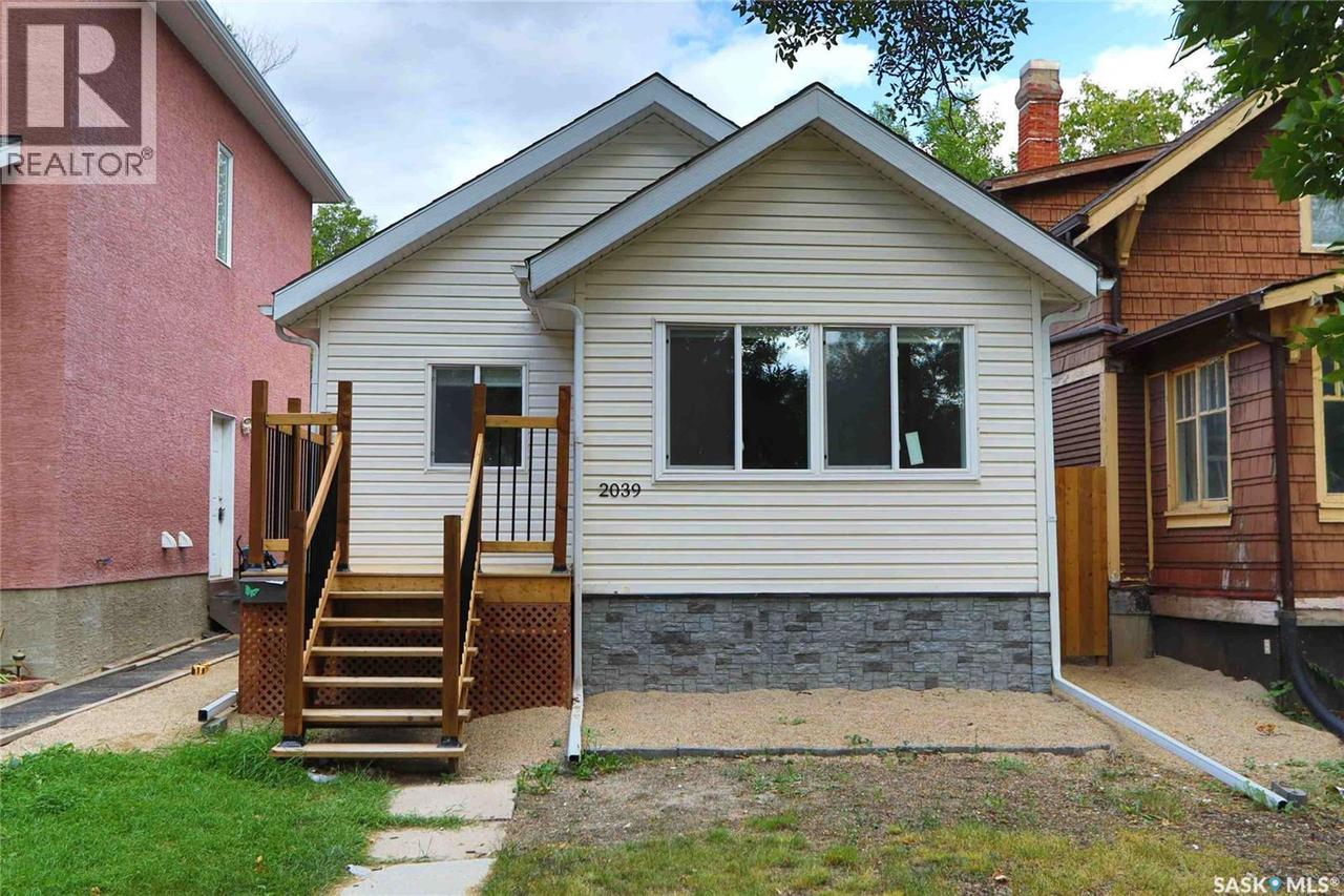 2039 Wallace Street, Regina, SK - Outdoor With Exterior
