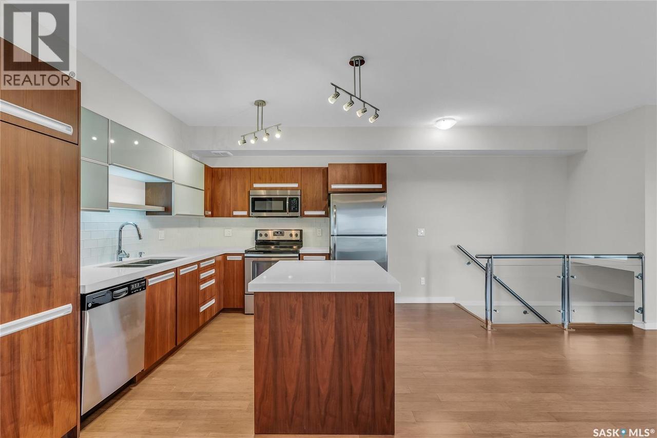 1704 1015 Patrick Crescent, Saskatoon, SK - Indoor Photo Showing Kitchen