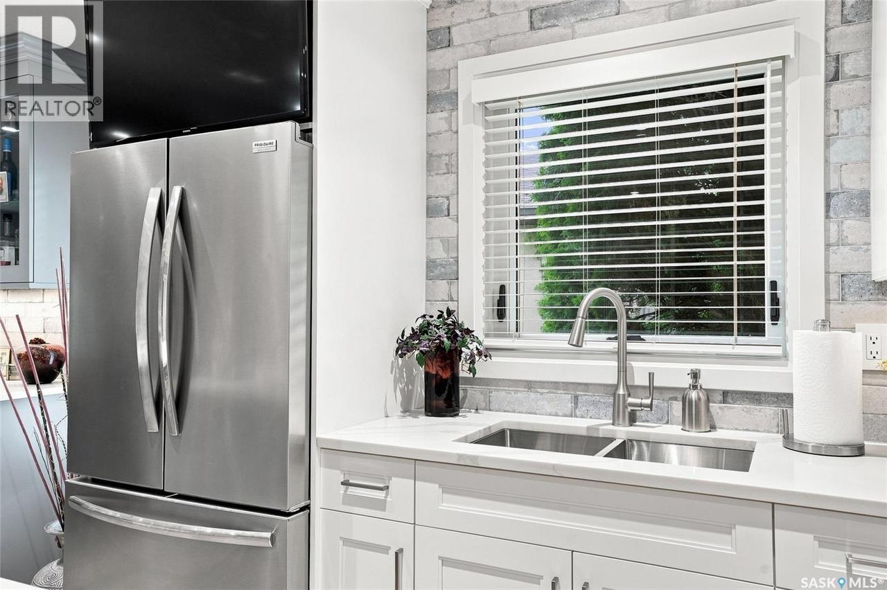 42 3415 Calder Crescent, Saskatoon, SK - Indoor Photo Showing Kitchen With Double Sink