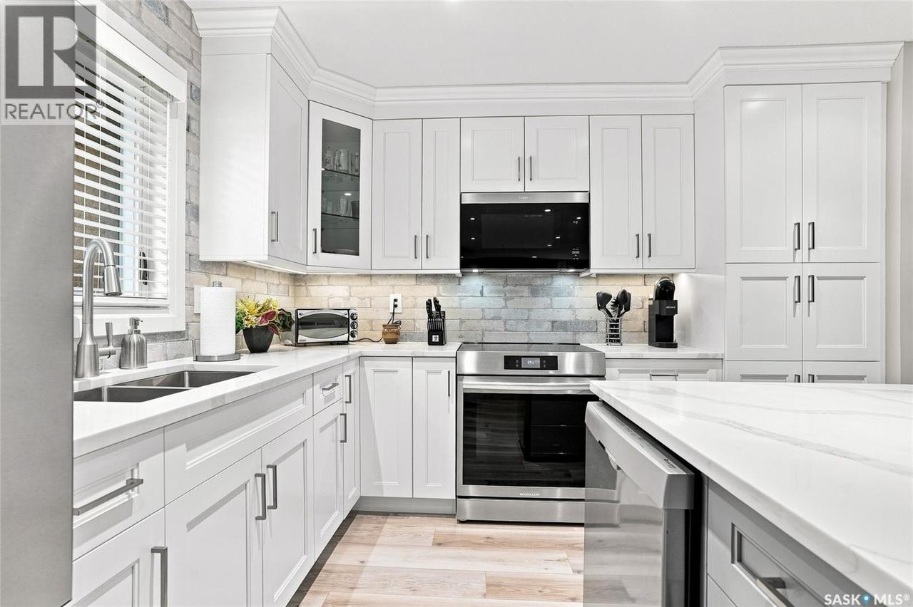 42 3415 Calder Crescent, Saskatoon, SK - Indoor Photo Showing Kitchen With Double Sink With Upgraded Kitchen