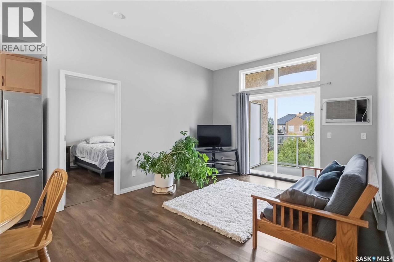 401 215 Lowe Road, Saskatoon, SK - Indoor Photo Showing Living Room